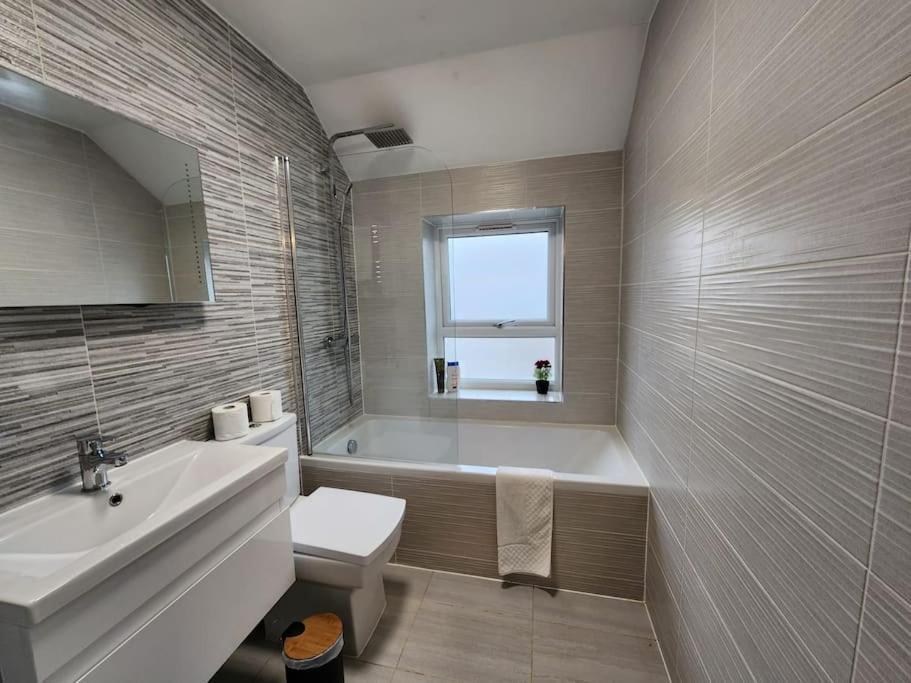 Horizon House, Modern 2-Bedroom Flat 2, Parking, Netflix, Oxford Exterior photo