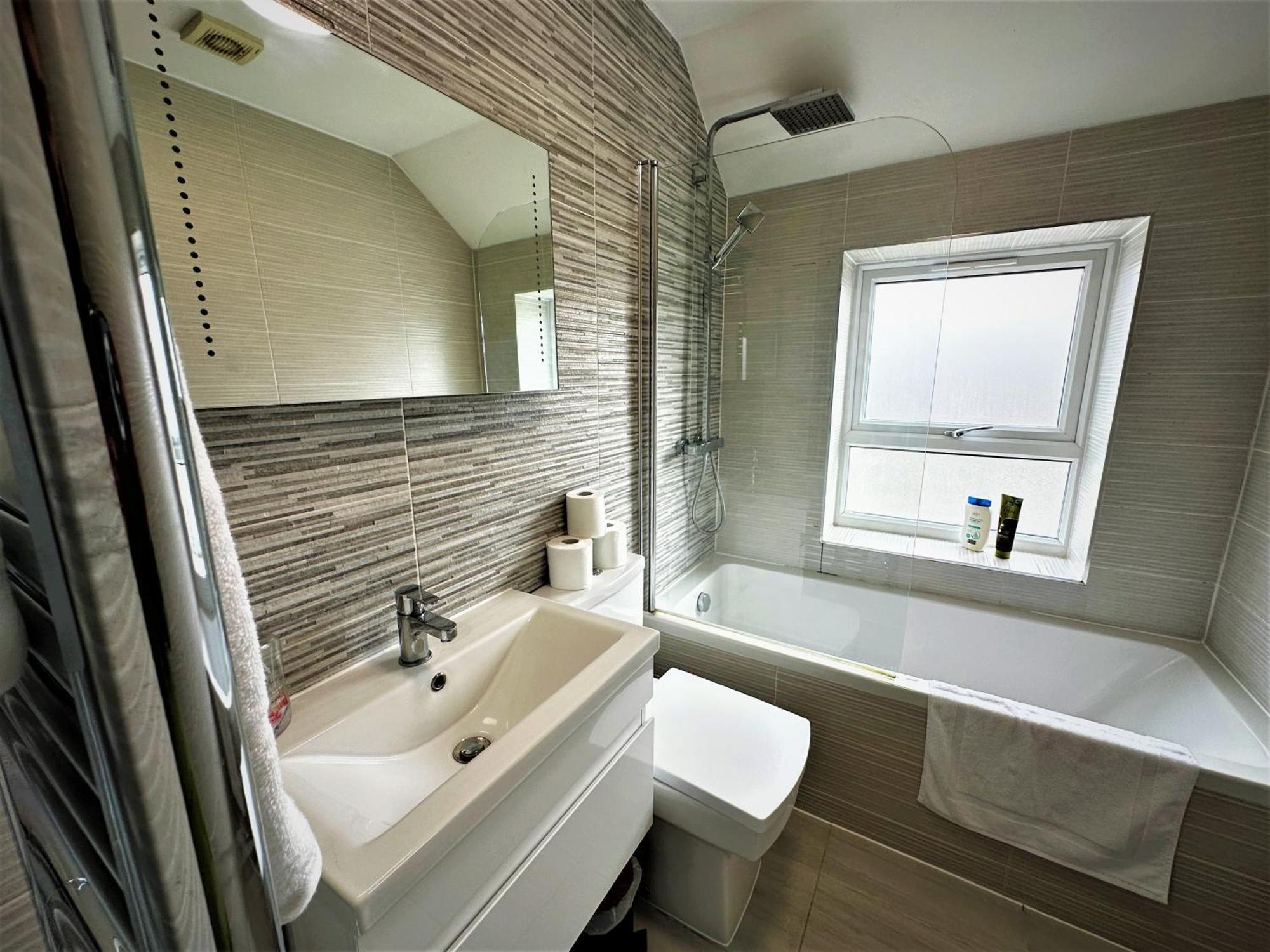Horizon House, Modern 2-Bedroom Flat 2, Parking, Netflix, Oxford Exterior photo